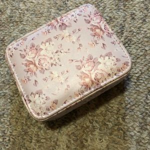 ✨SOLD✨Lauren Conrad jewelry travel case